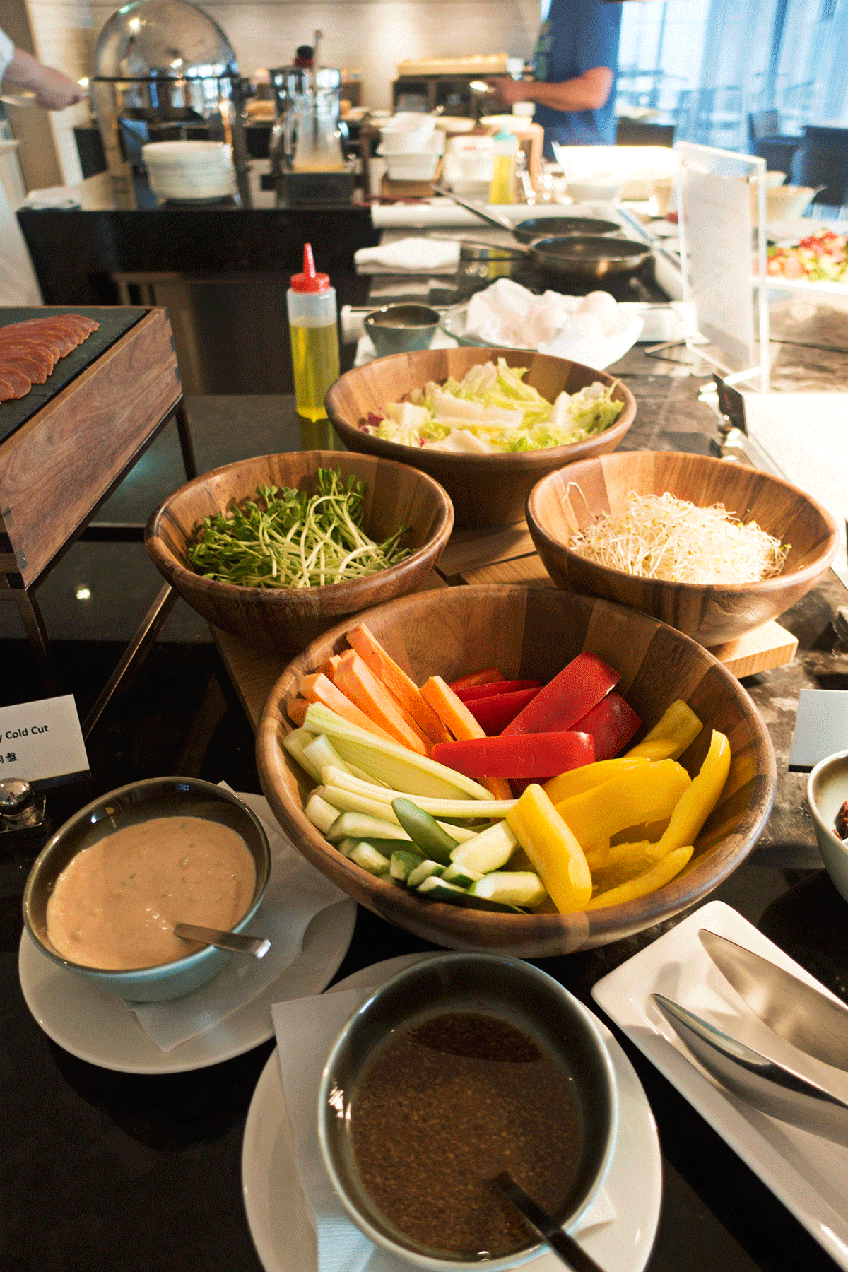 台北マリオットホテルのエグゼクティブラウンジで無料朝食特典　サラダ