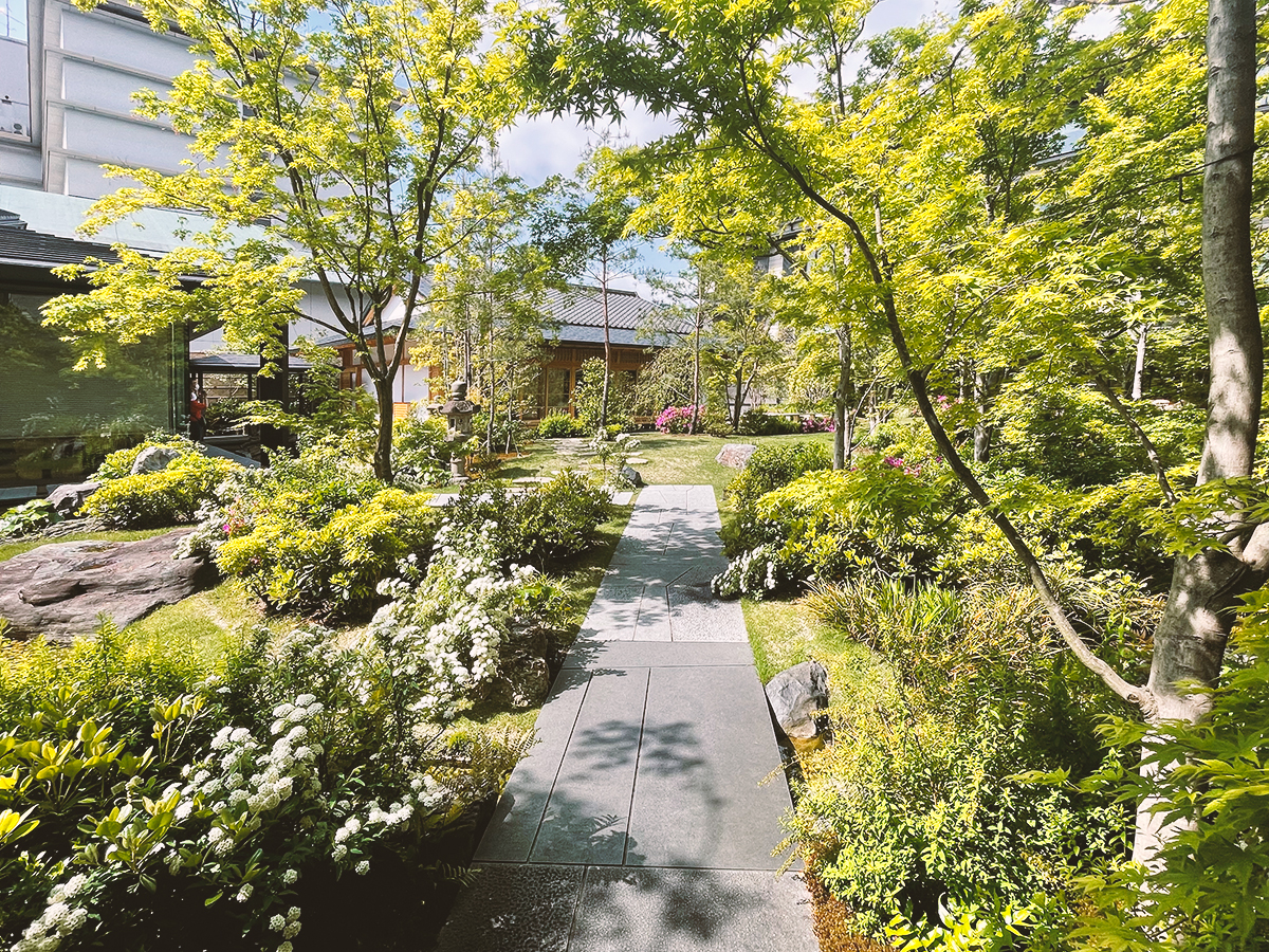 ホテルザ三井京都の中庭